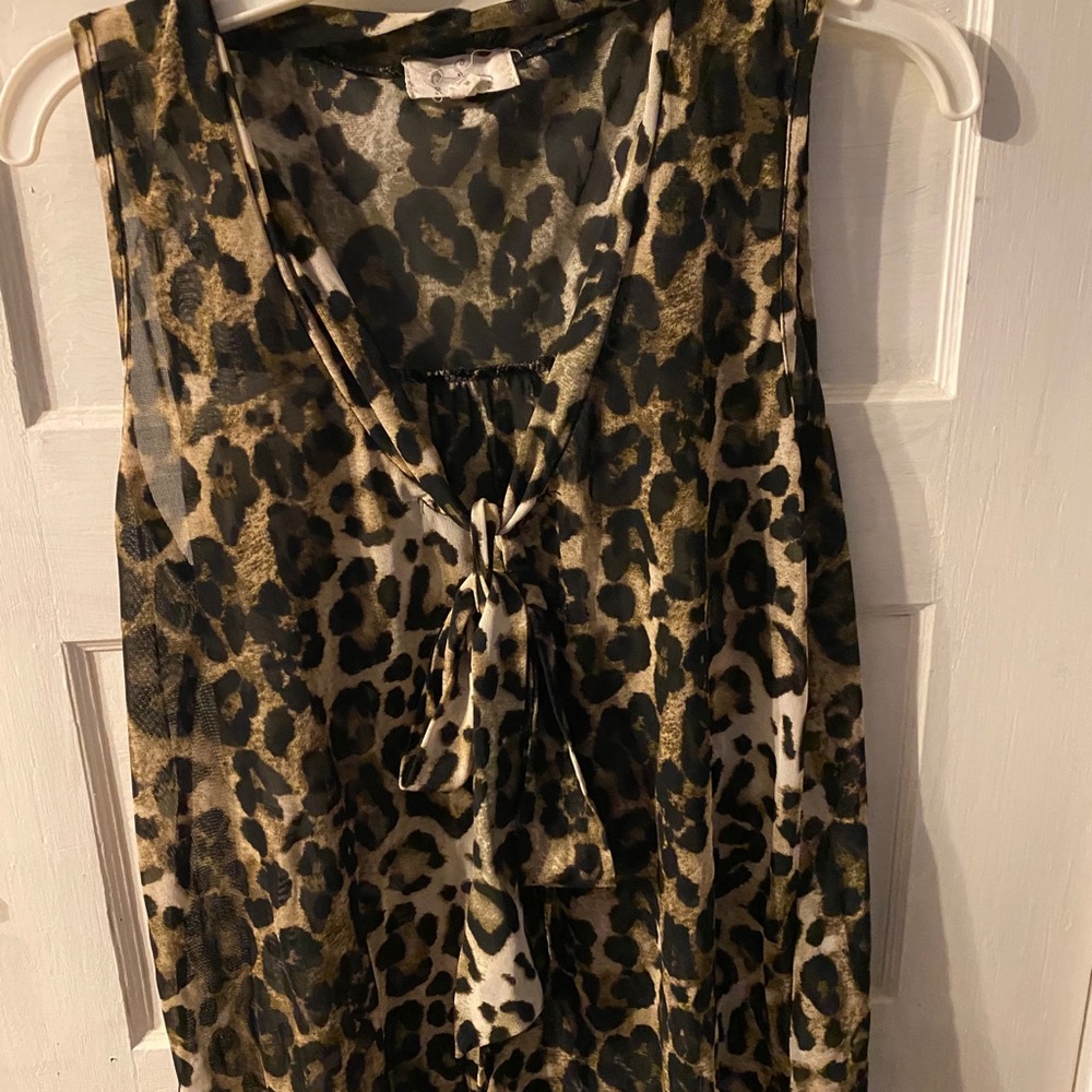 Sleeveless cheetah print top